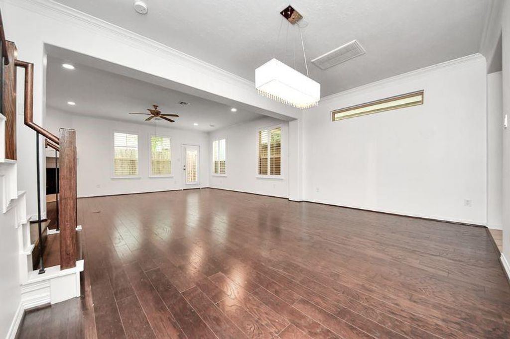 Image 5 of property listing at 4222 Drake Street, Houston, TX 77005