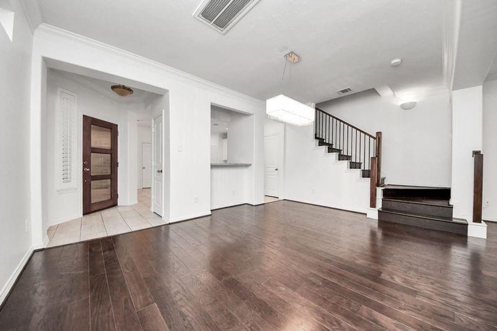 Image 6 of property listing at 4222 Drake Street, Houston, TX 77005