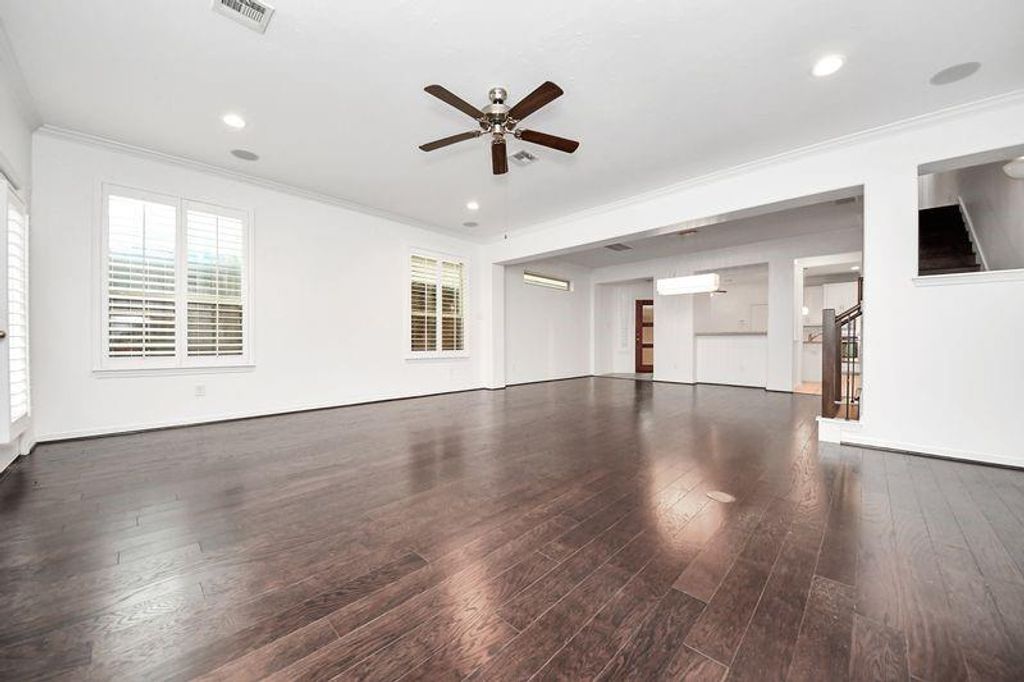 Image 8 of property listing at 4222 Drake Street, Houston, TX 77005
