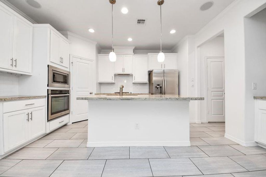 Image 9 of property listing at 4222 Drake Street, Houston, TX 77005