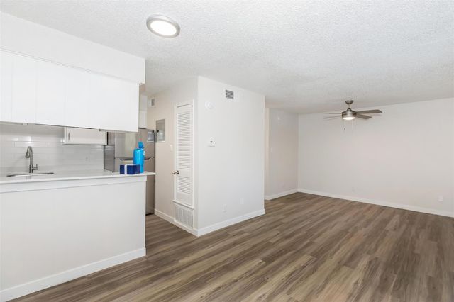 4415 Avenue B 104, Austin, TX 78751