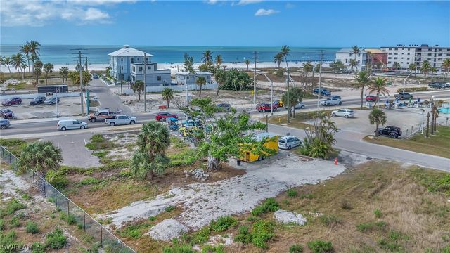 110 Mango ST, Fort Myers Beach, FL 33931