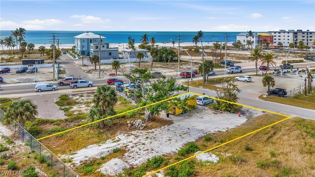 110 Mango ST, Fort Myers Beach, FL 33931