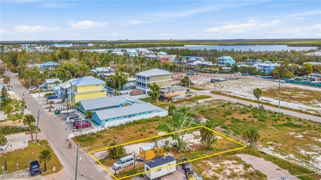 110 Mango ST, Fort Myers Beach, FL 33931