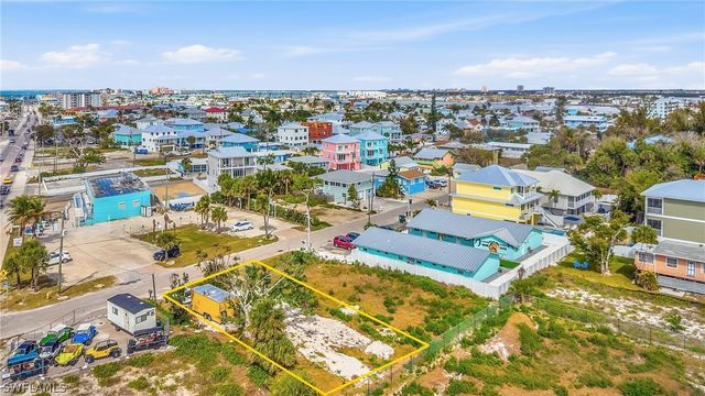 110 Mango ST, Fort Myers Beach, FL 33931