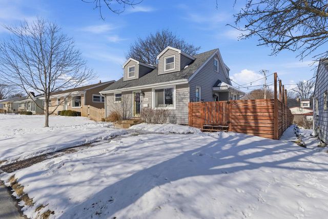 6334 W Fremont PLACE, Milwaukee, WI 53219