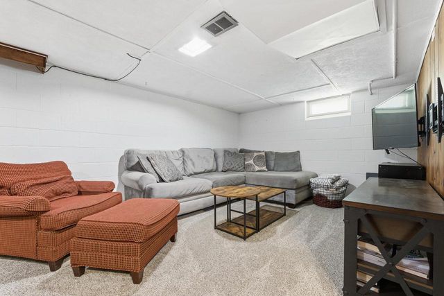 6334 W Fremont PLACE, Milwaukee, WI 53219