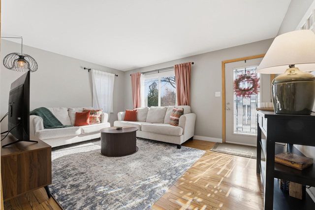 6334 W Fremont PLACE, Milwaukee, WI 53219