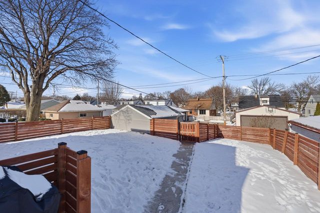 6334 W Fremont PLACE, Milwaukee, WI 53219