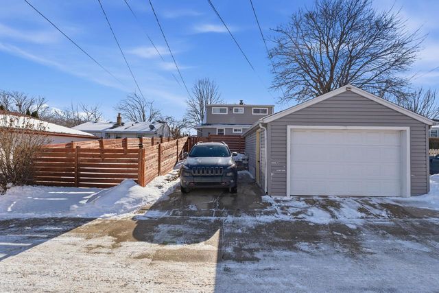 6334 W Fremont PLACE, Milwaukee, WI 53219