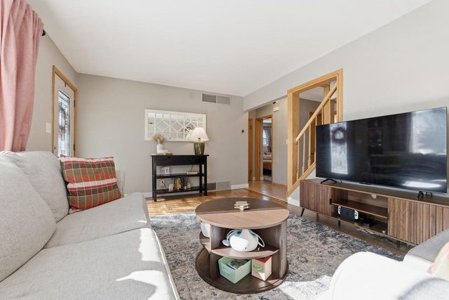 6334 W Fremont PLACE, Milwaukee, WI 53219