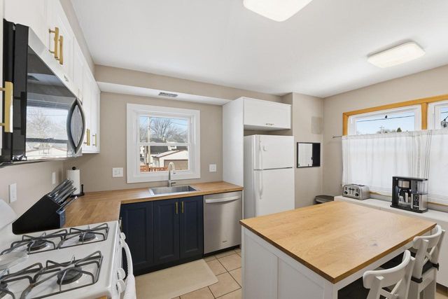 6334 W Fremont PLACE, Milwaukee, WI 53219