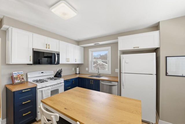 6334 W Fremont PLACE, Milwaukee, WI 53219