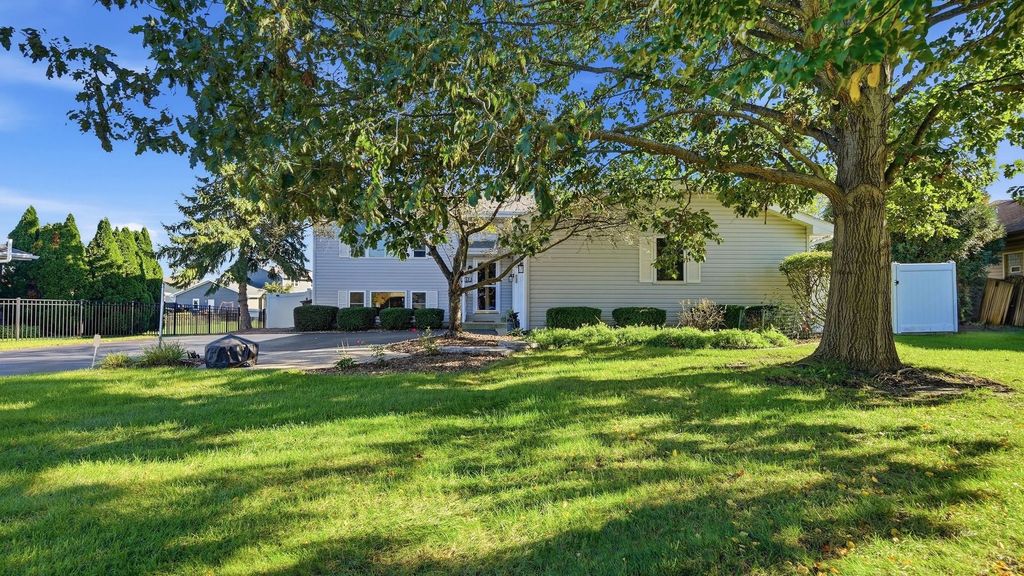 717 Lake Court, New Lenox, IL 60451 — photo 2