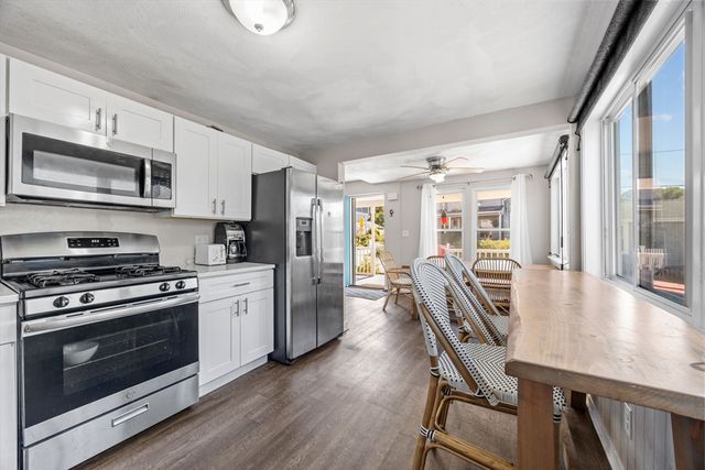 17 5th St, Wareham, MA 02538