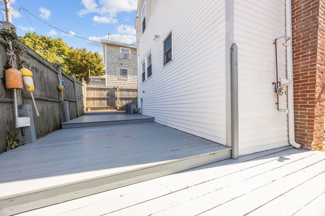 17 5th St, Wareham, MA 02538