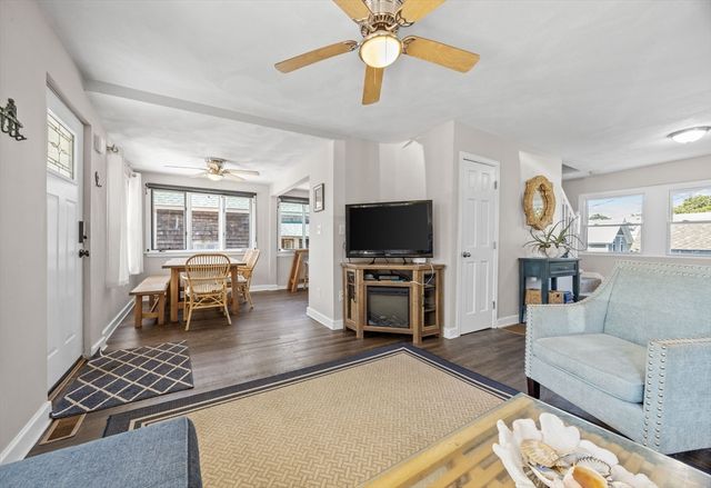 17 5th St, Wareham, MA 02538