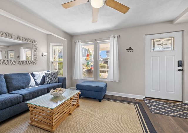 17 5th St, Wareham, MA 02538