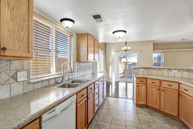 7415 Eagle Crest Avenue NE, Albuquerque, NM 87113