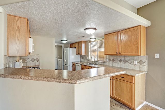 7415 Eagle Crest Avenue NE, Albuquerque, NM 87113