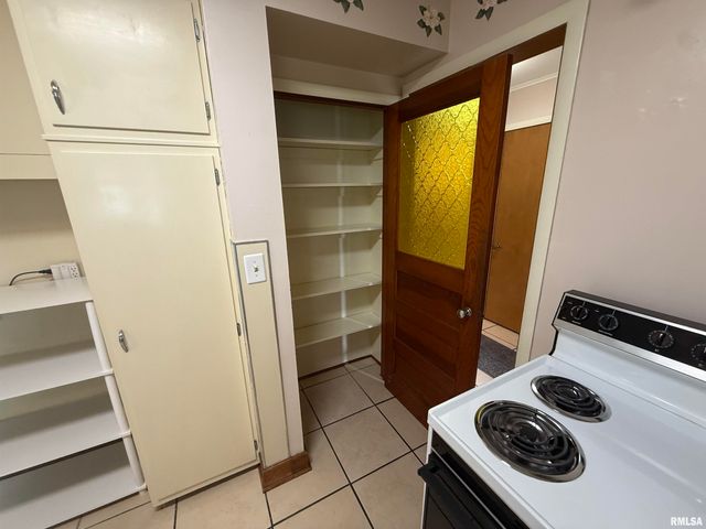 130 E MAPLE Street, Roseville, IL 61473