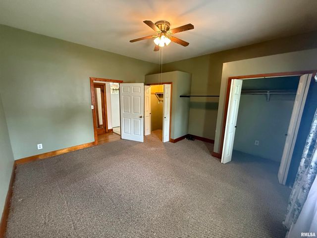 130 E MAPLE Street, Roseville, IL 61473