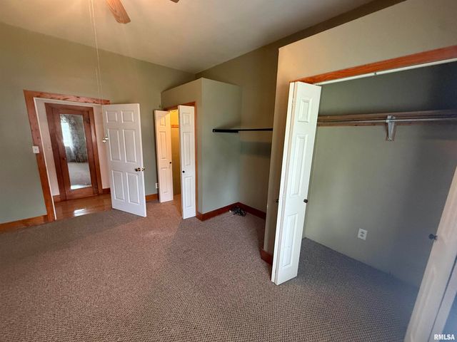 130 E MAPLE Street, Roseville, IL 61473