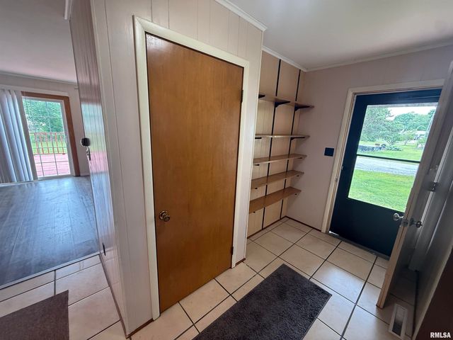 130 E MAPLE Street, Roseville, IL 61473