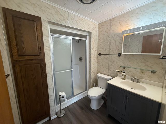 130 E MAPLE Street, Roseville, IL 61473