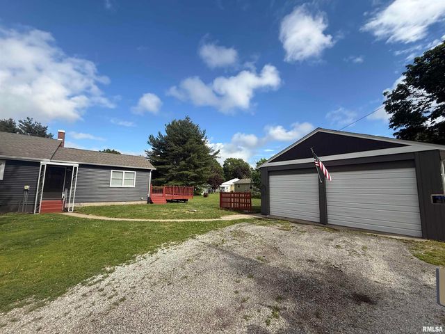 130 E MAPLE Street, Roseville, IL 61473