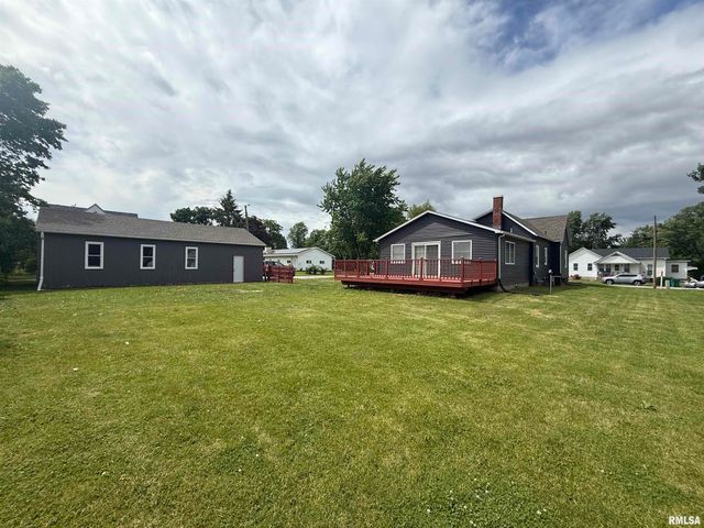 130 E MAPLE Street, Roseville, IL 61473