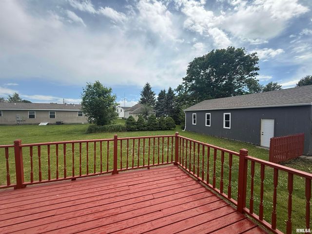 130 E MAPLE Street, Roseville, IL 61473