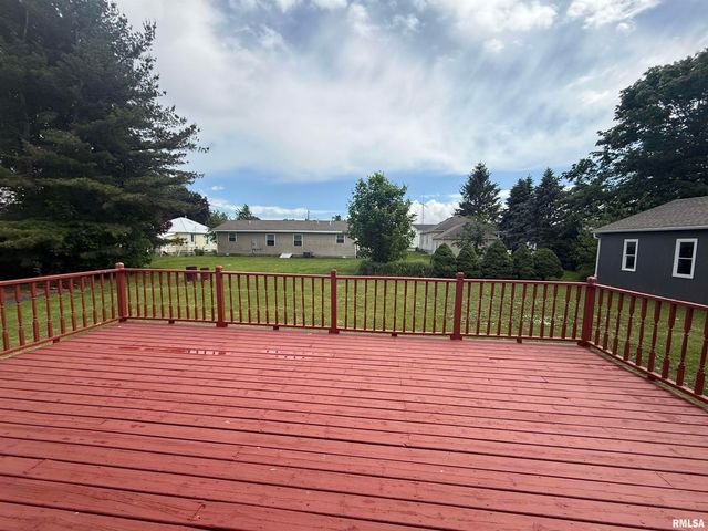 130 E MAPLE Street, Roseville, IL 61473