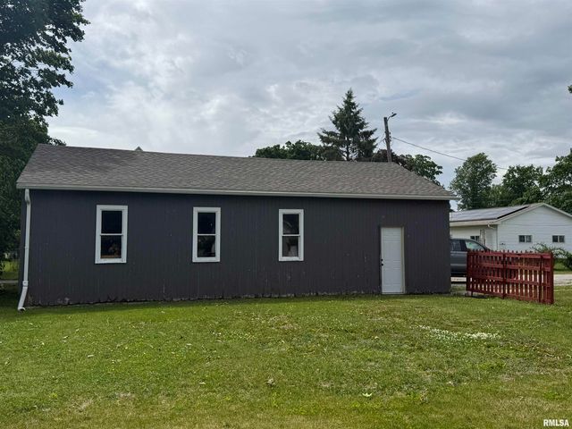 130 E MAPLE Street, Roseville, IL 61473