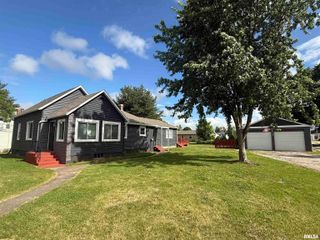 130 E MAPLE Street, Roseville, IL 61473