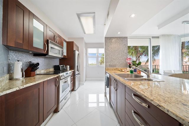19900 E Country Club Drive 610, Aventura, FL 33180