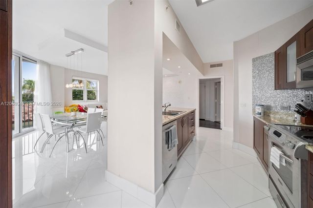 19900 E Country Club Drive 610, Aventura, FL 33180