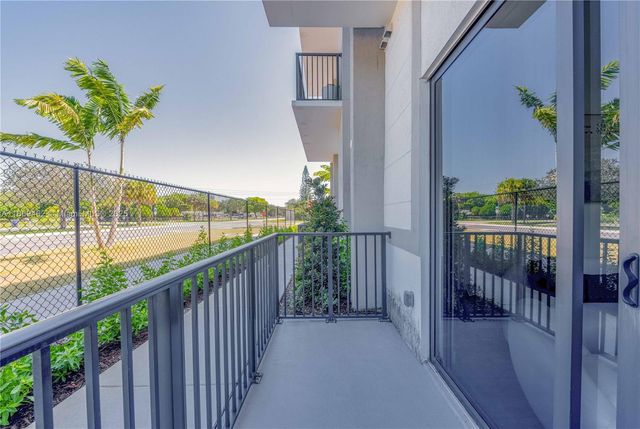 1080 NE 215th St 01-403, Unincorporated Dade County, FL 33179