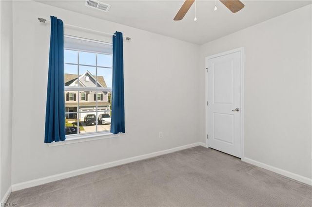 114 Spring Meadow LN, Smithfield, VA 23430