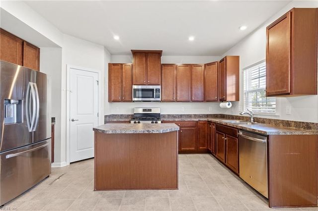 114 Spring Meadow LN, Smithfield, VA 23430