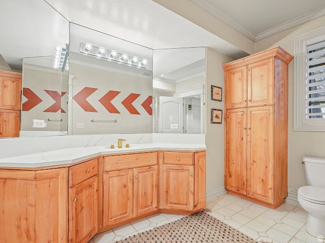 2051 E NORMANDYWOODS CT, Holladay, UT 84117