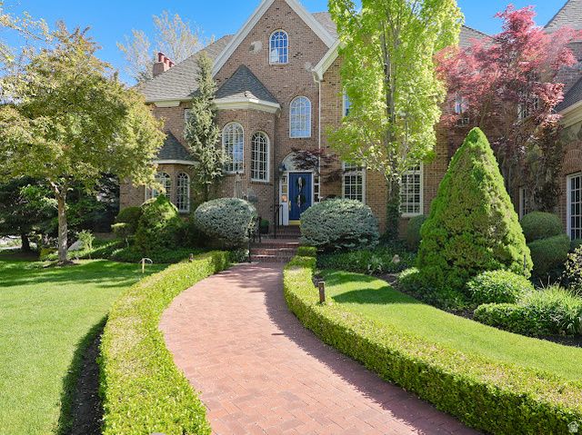 2051 E NORMANDYWOODS CT, Holladay, UT 84117