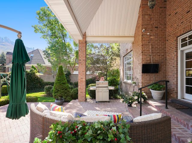 2051 E NORMANDYWOODS CT, Holladay, UT 84117