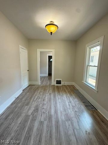 1079 Peerless Avenue, Akron, OH 44320