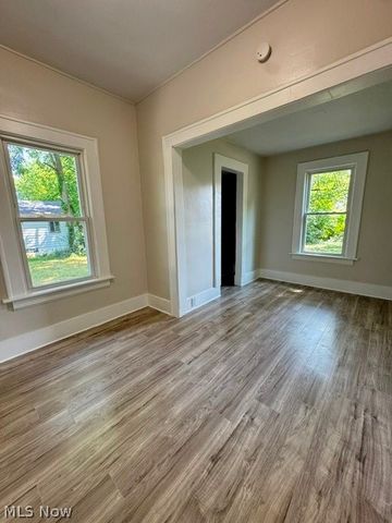 1079 Peerless Avenue, Akron, OH 44320