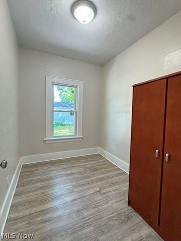 1079 Peerless Avenue, Akron, OH 44320