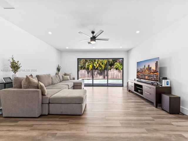 10415 SW 200th St, Cutler Bay, FL 33157