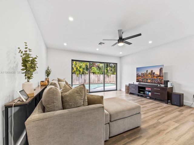 10415 SW 200th St, Cutler Bay, FL 33157