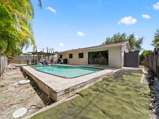 10415 SW 200th St, Cutler Bay, FL 33157