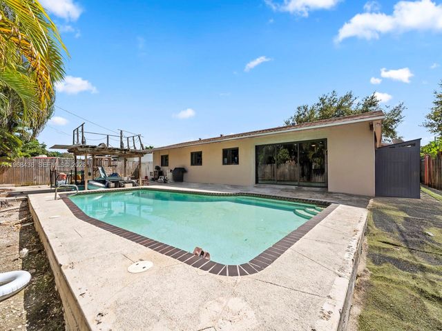 10415 SW 200th St, Cutler Bay, FL 33157